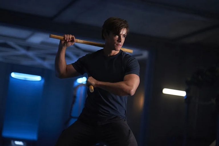 Brenton Thwaites – Titans